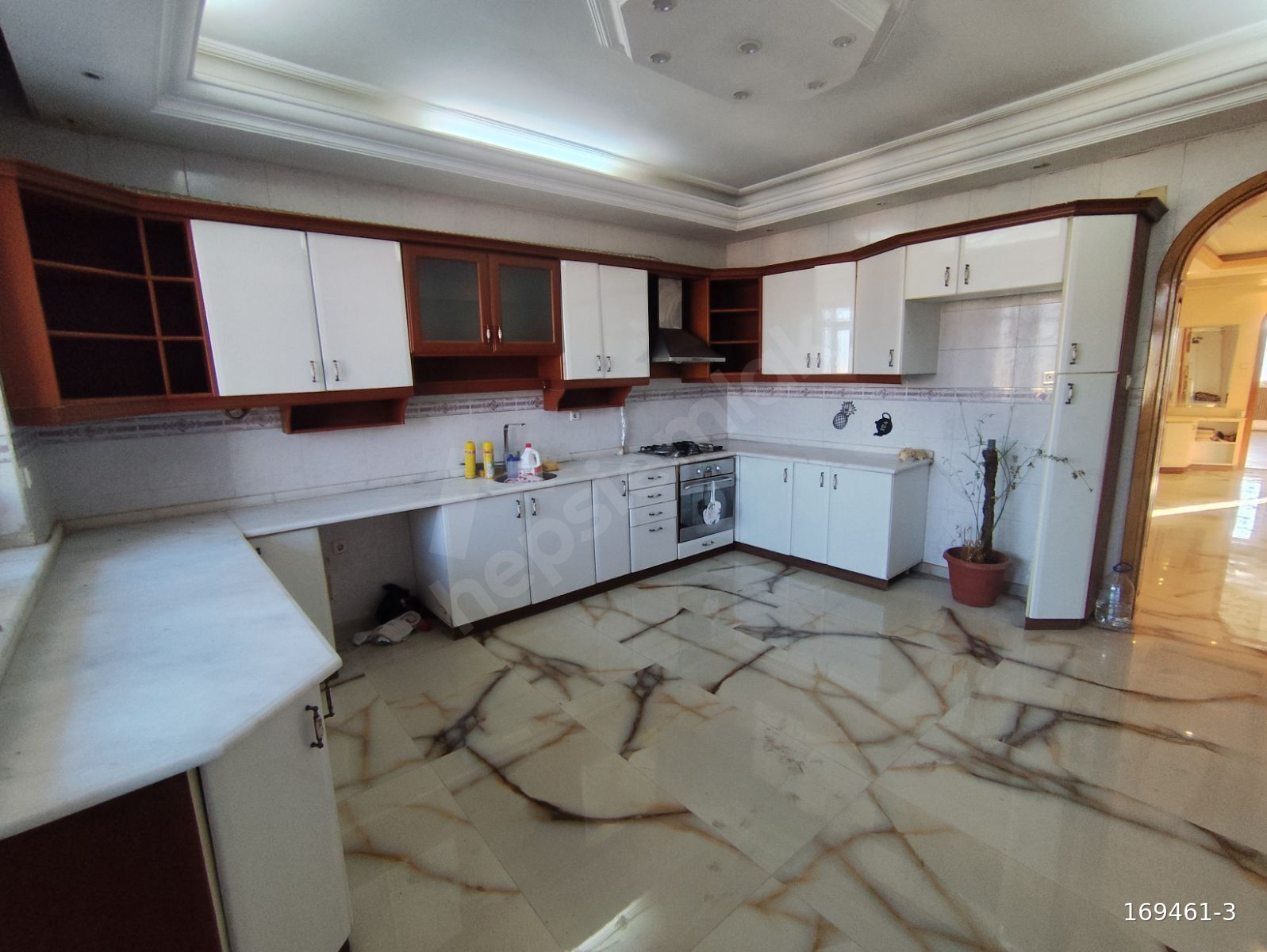 AHMET BEY KONAĞI KARŞISI GENİŞ 3+1 BAKIMLI YERDEN ISITMALI DAİRE