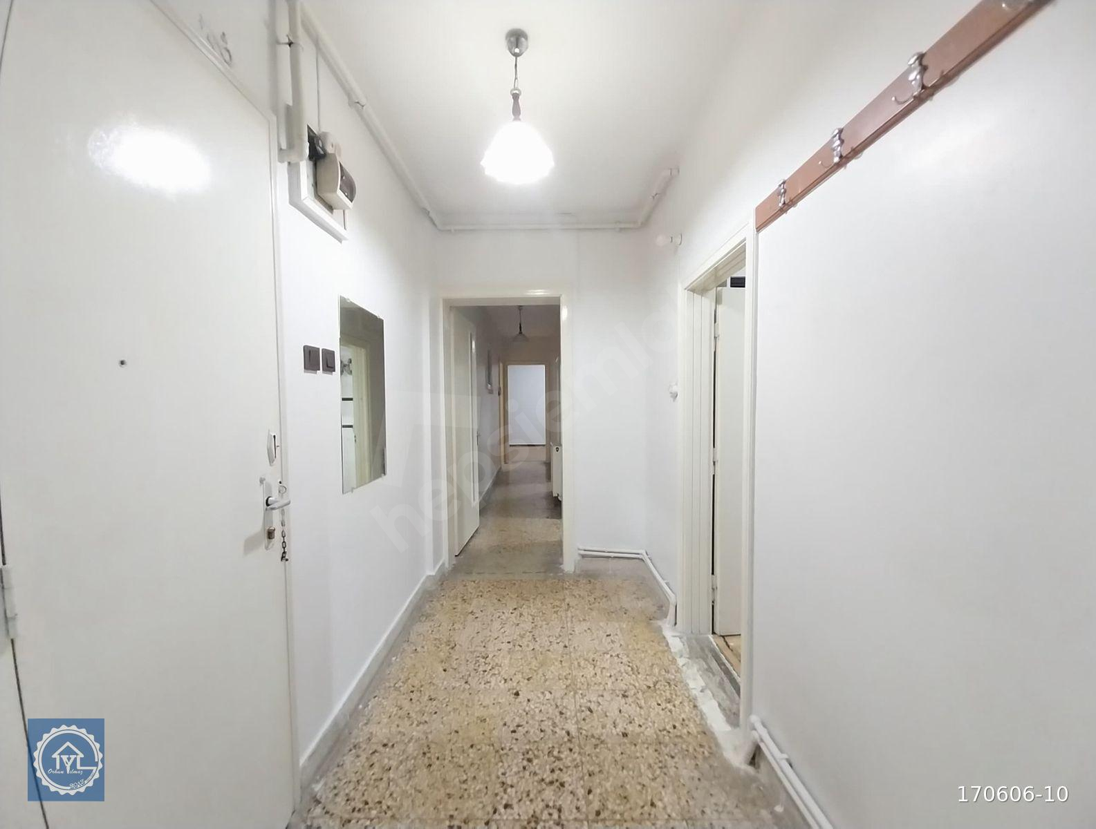 Bahçelievlerde Kiralık 2+1 Bahçe Kullanımlı Bakımlı Kombili Dair