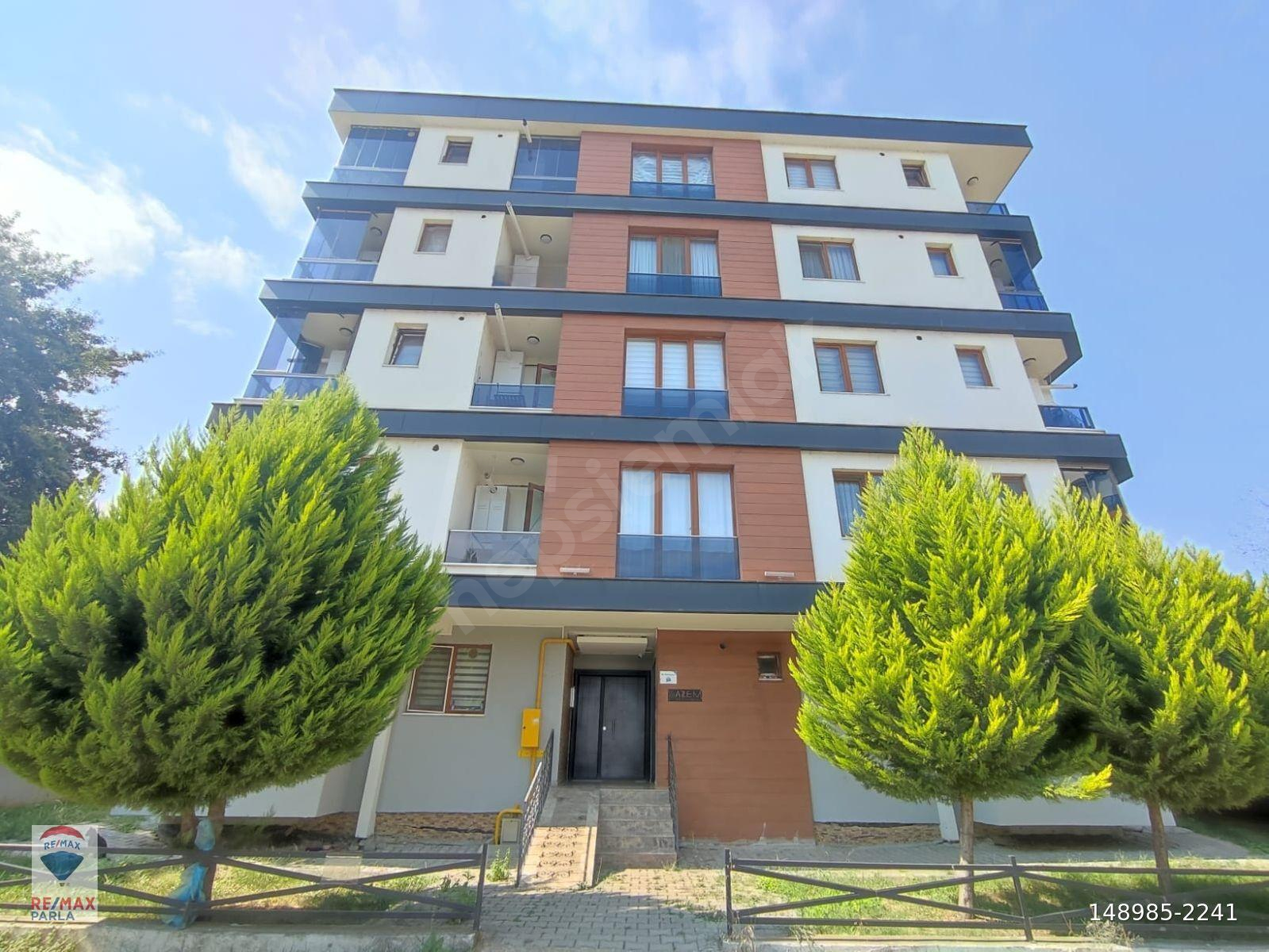 REMAX PARLADAN KÖRFEZ TRAMVAY ALTINDA EŞYALI KİRALIK 1+1 DAİRE