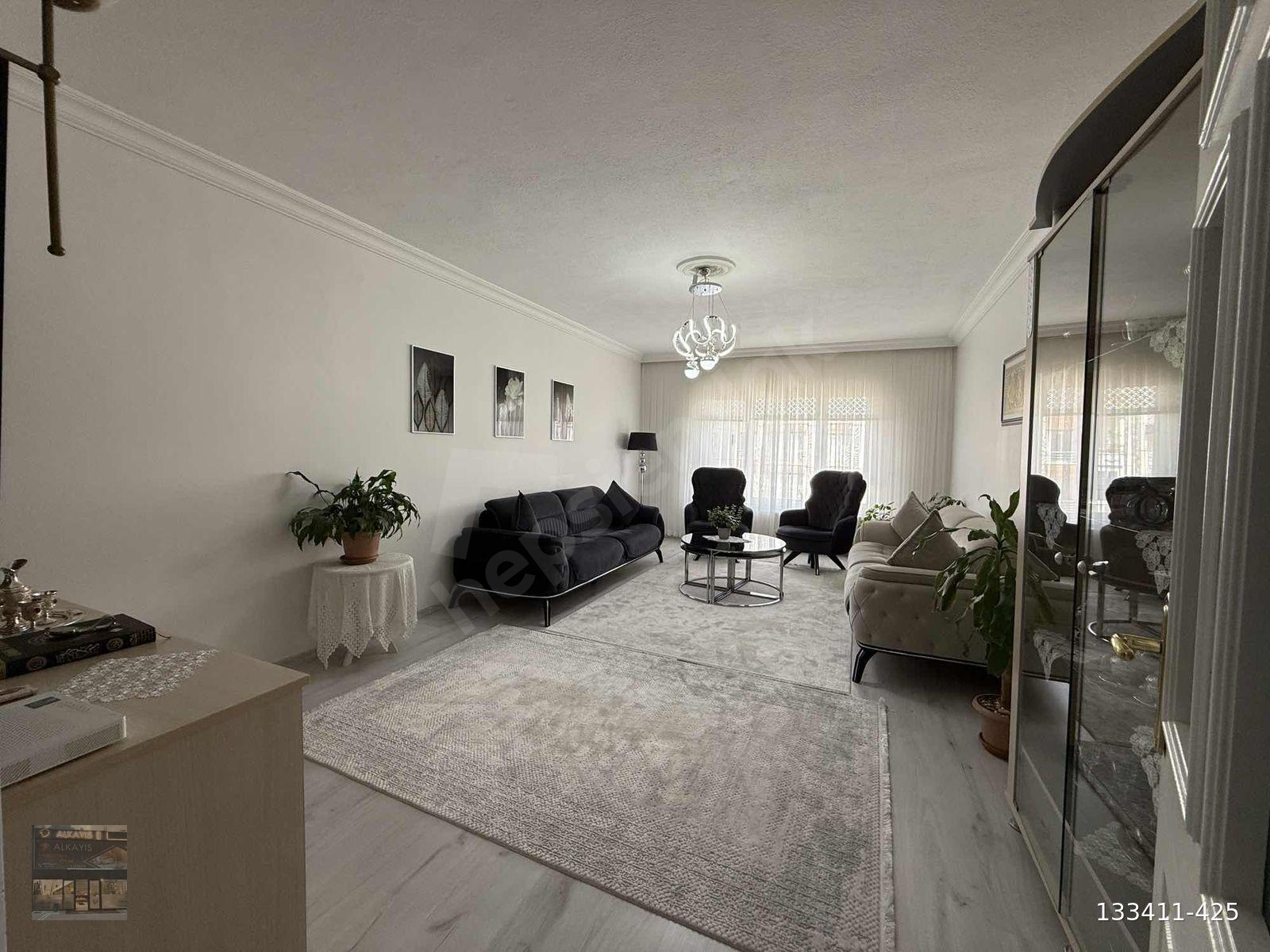 CADDE ÜZERİNDE KREDİ LİMİ YÜKSEK İSKANLI 2.KAT 3+1 FIRSAT DAİRE