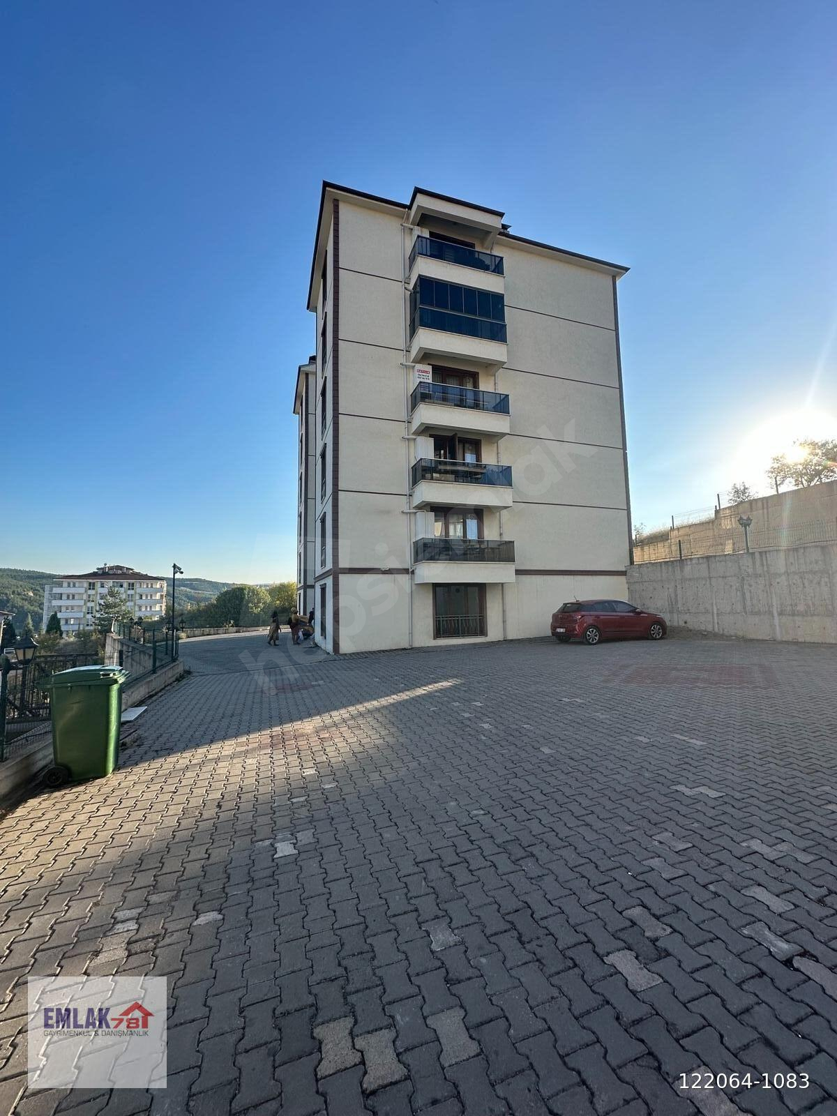 100.YIL MAHALLESİNDE SATILIK EŞYALI KİRACILI 1+1 DAİRE