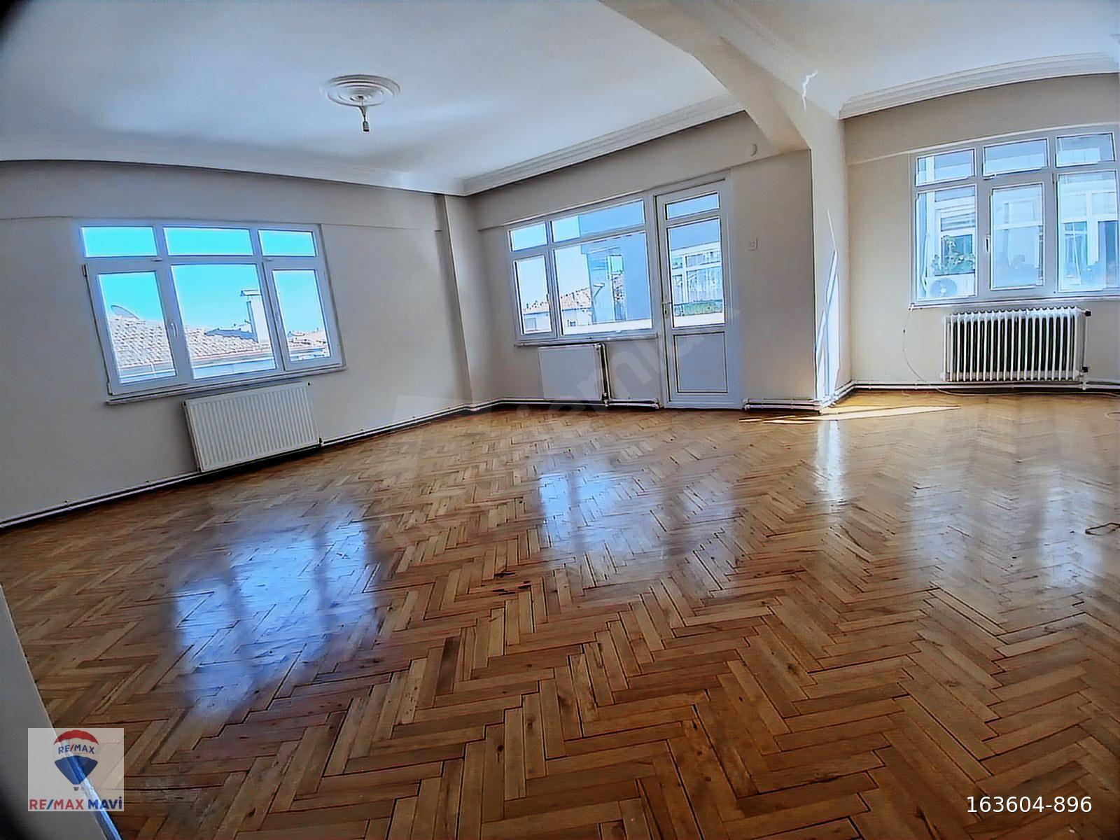 REMAX MAVİ'DEN ADAPAZARI BELEDİYE KARŞISI FERAH 3+1 KİRALIK