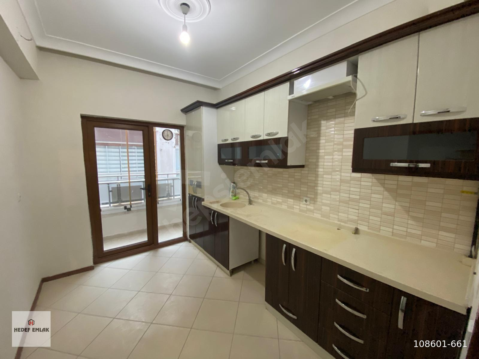 HEDEF EMLAK AYRICALIĞIYLA 3+1 M2 GENİŞ ÖNÜ AÇIK MASRAFSIZ FIRSAT