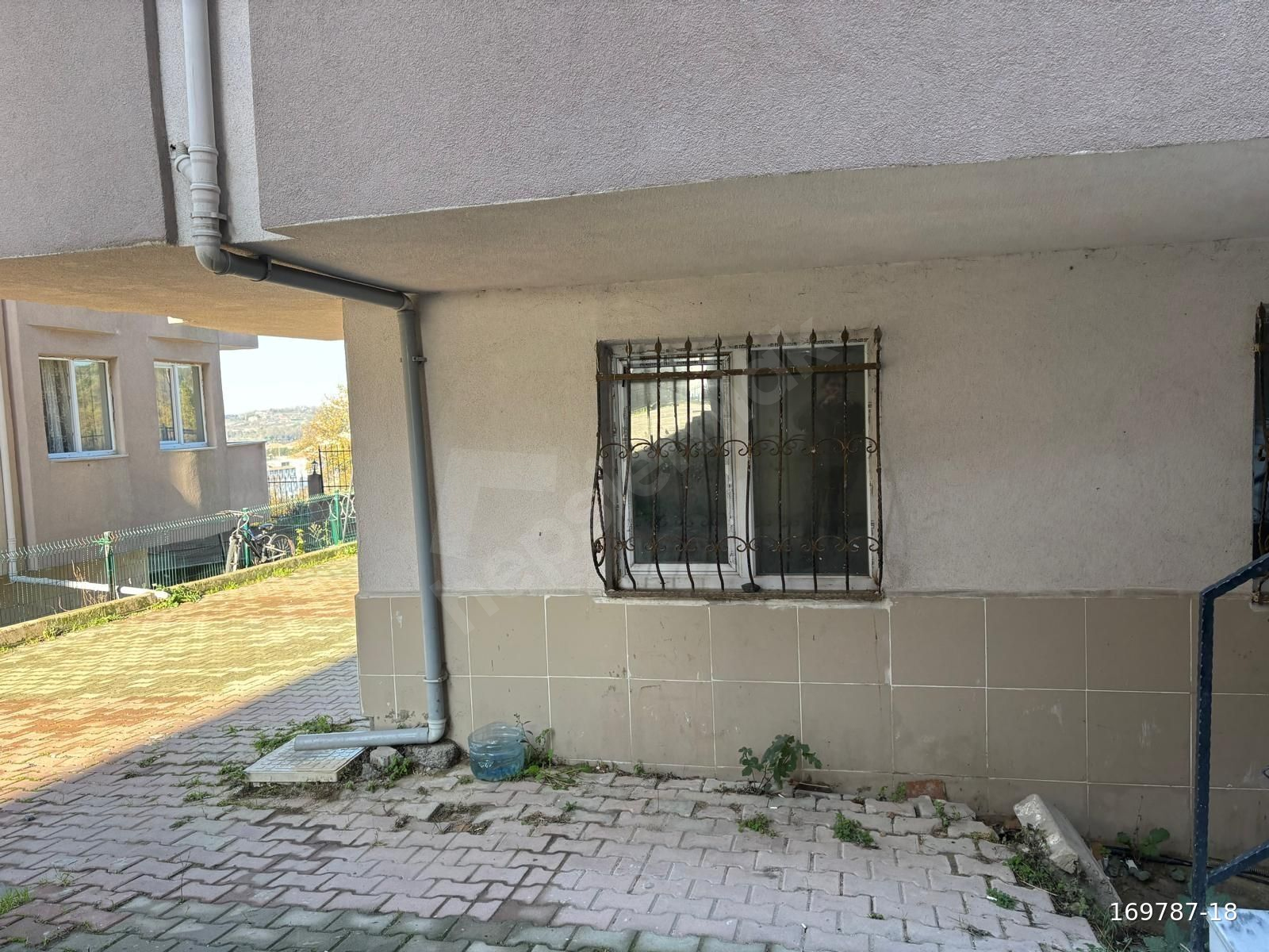 Arnavutköy Taşoluk'ta site içerisinde satılık daire 2+1