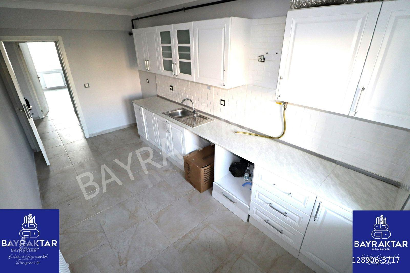 Bandırma 17 Eylül Mahallesi Liman Avm Yakını Kiralık 2+1 Arakat Asansörlü Daire Bayraktar Emlak'tan