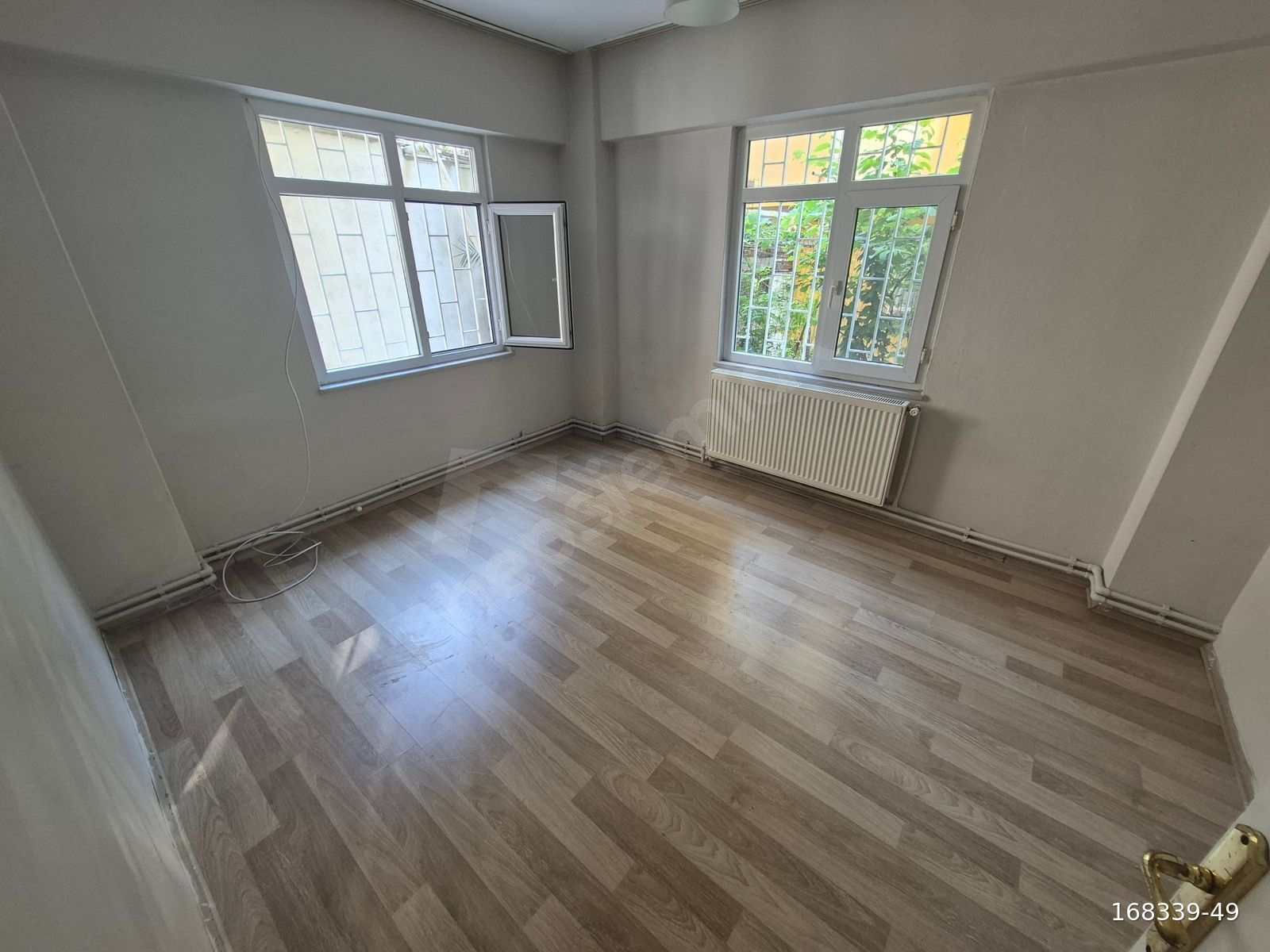 ULUSU CADDESİ YAKIN AİLEYE ÇALIŞANA 2+1 KİRALIK BAHÇE KATI DAİRE
