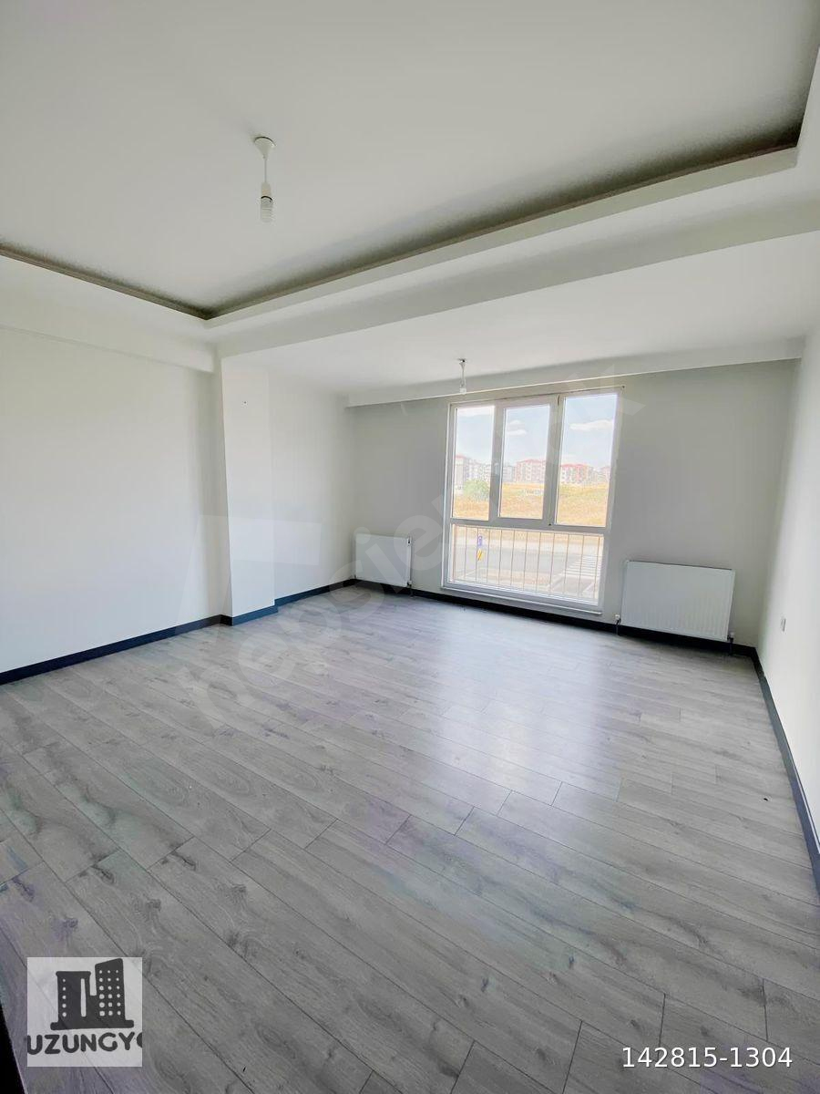 KİRALIK ARAKAT DAİRE BALKONLU ASANSÖRLÜ CADDE ÜZERİNDE