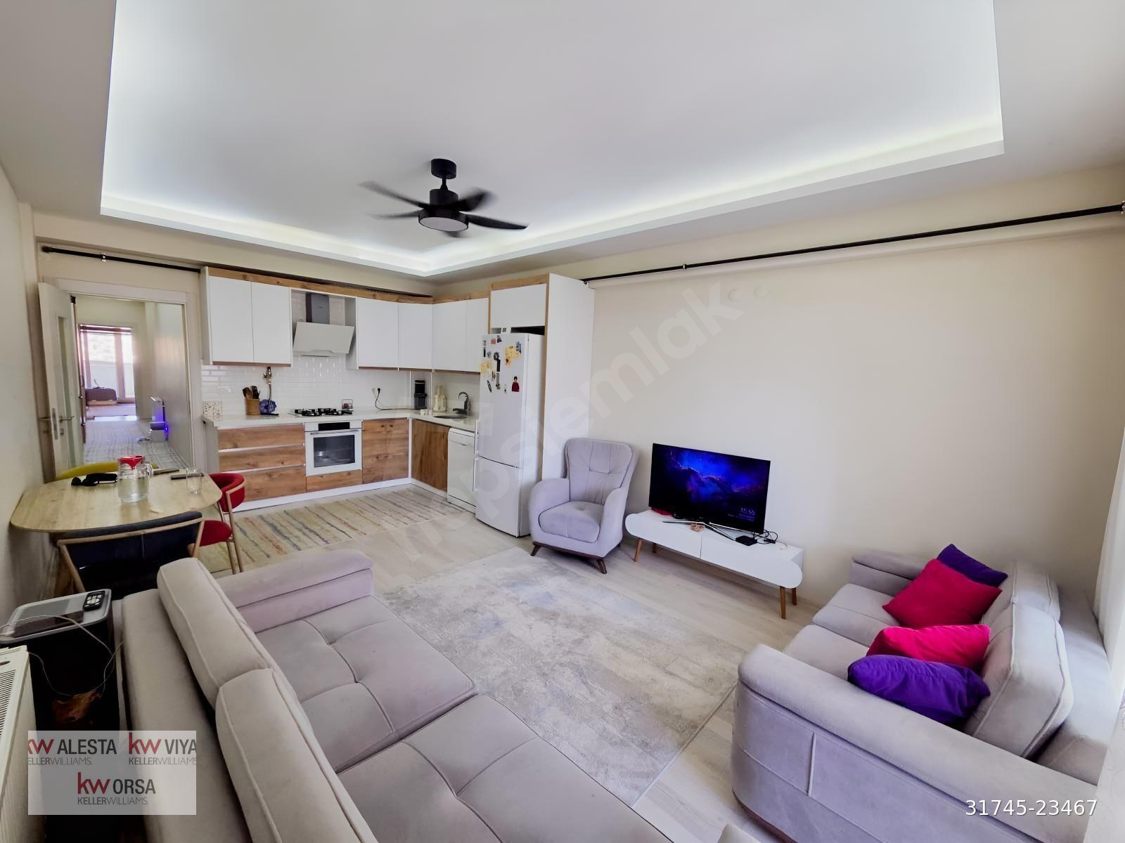 Bayraklı Emek Mahallesinde Caddeye Yakın 2+1 Satılık Daire