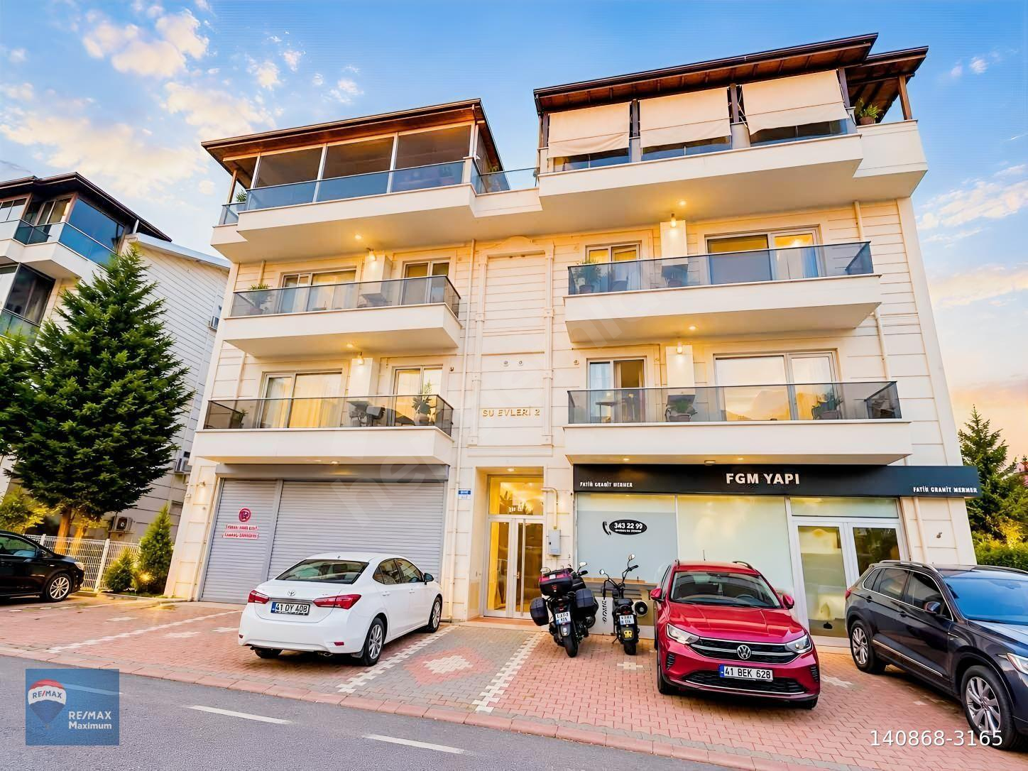 Başiskele Sahil Mah Deniz manzaralı Satılık 3+1 Ç.Dublelks daire