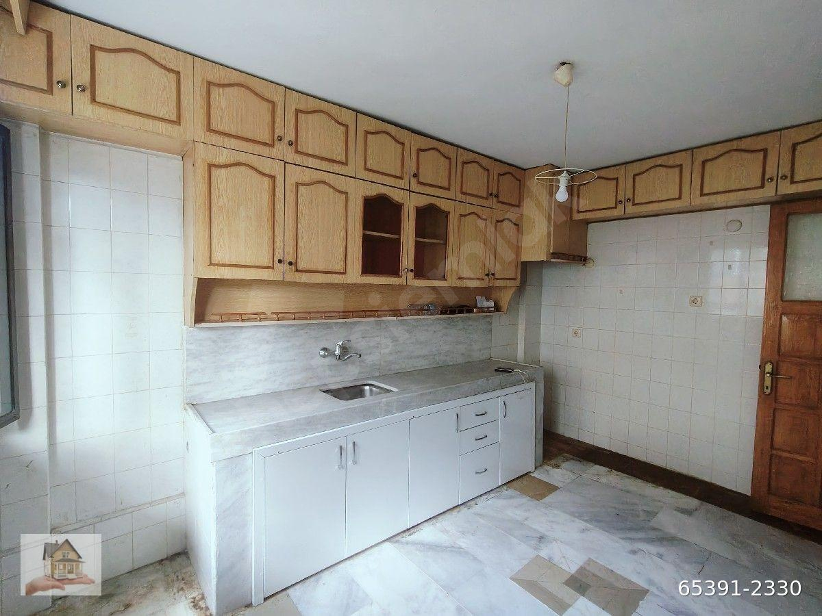 HALİL EMLAK'TAN BEKARA ÖĞRENCİYE BOYALI ARAKAT 3+1 100 M2 22.000 TL