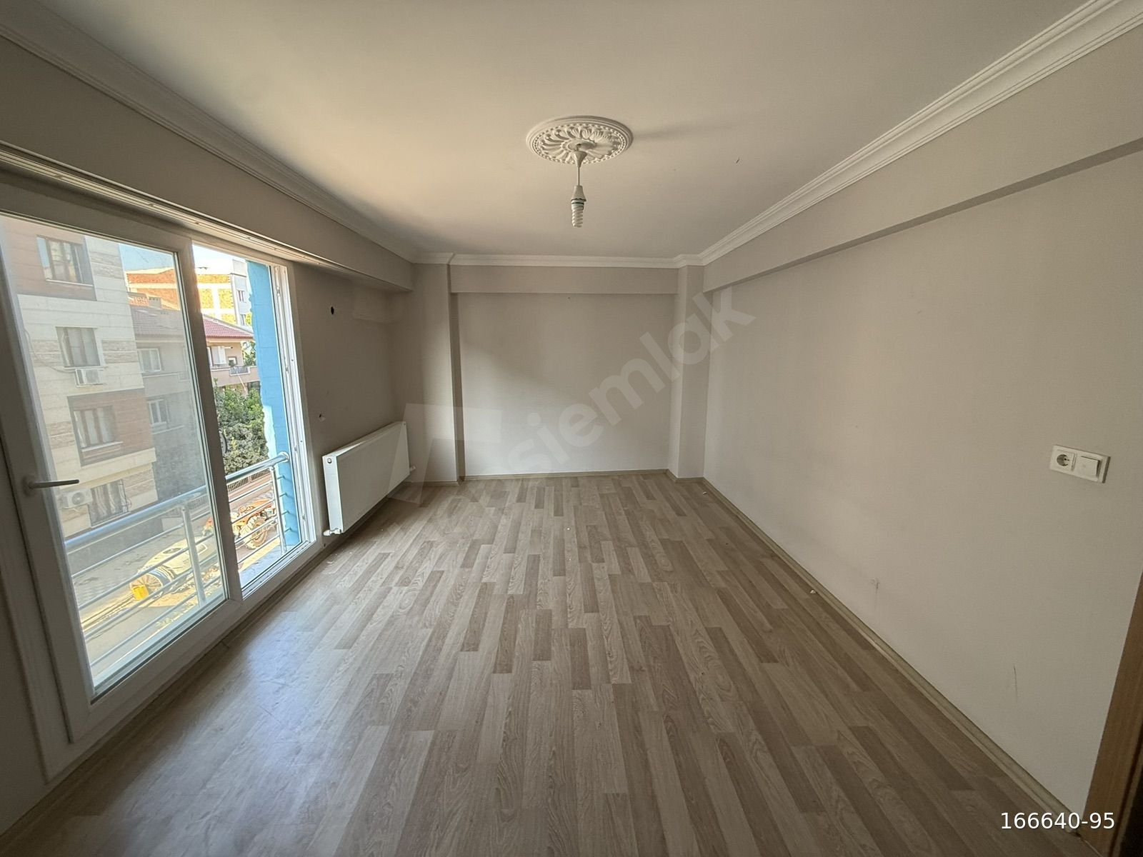 BÜTÜN DEVLET KURUMLARINA YÜRÜME MESAFESİ 2+1 110M2