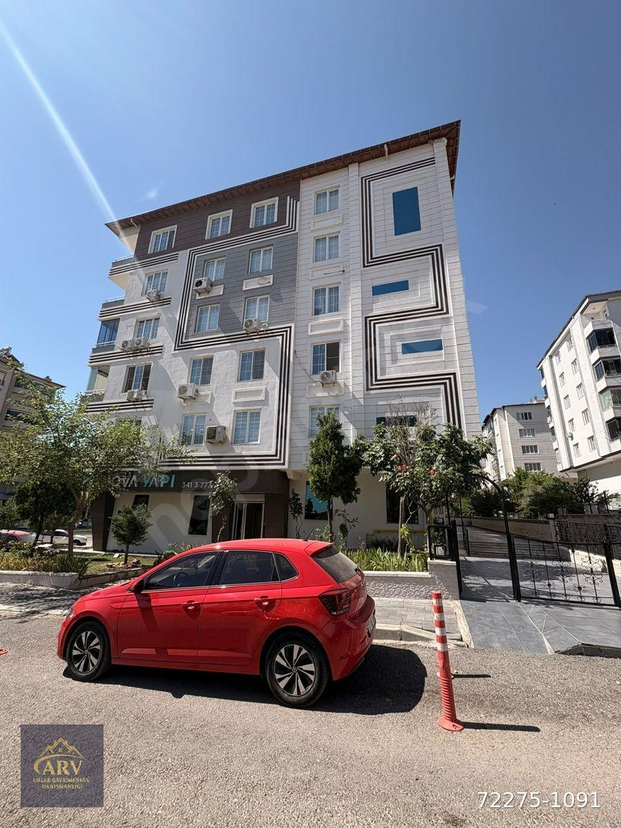 İBRAHİMLİ'DE CADDE ÜSTÜ B.GARAJLI BAKIMLI 4+1 SATILIK DAİRE
