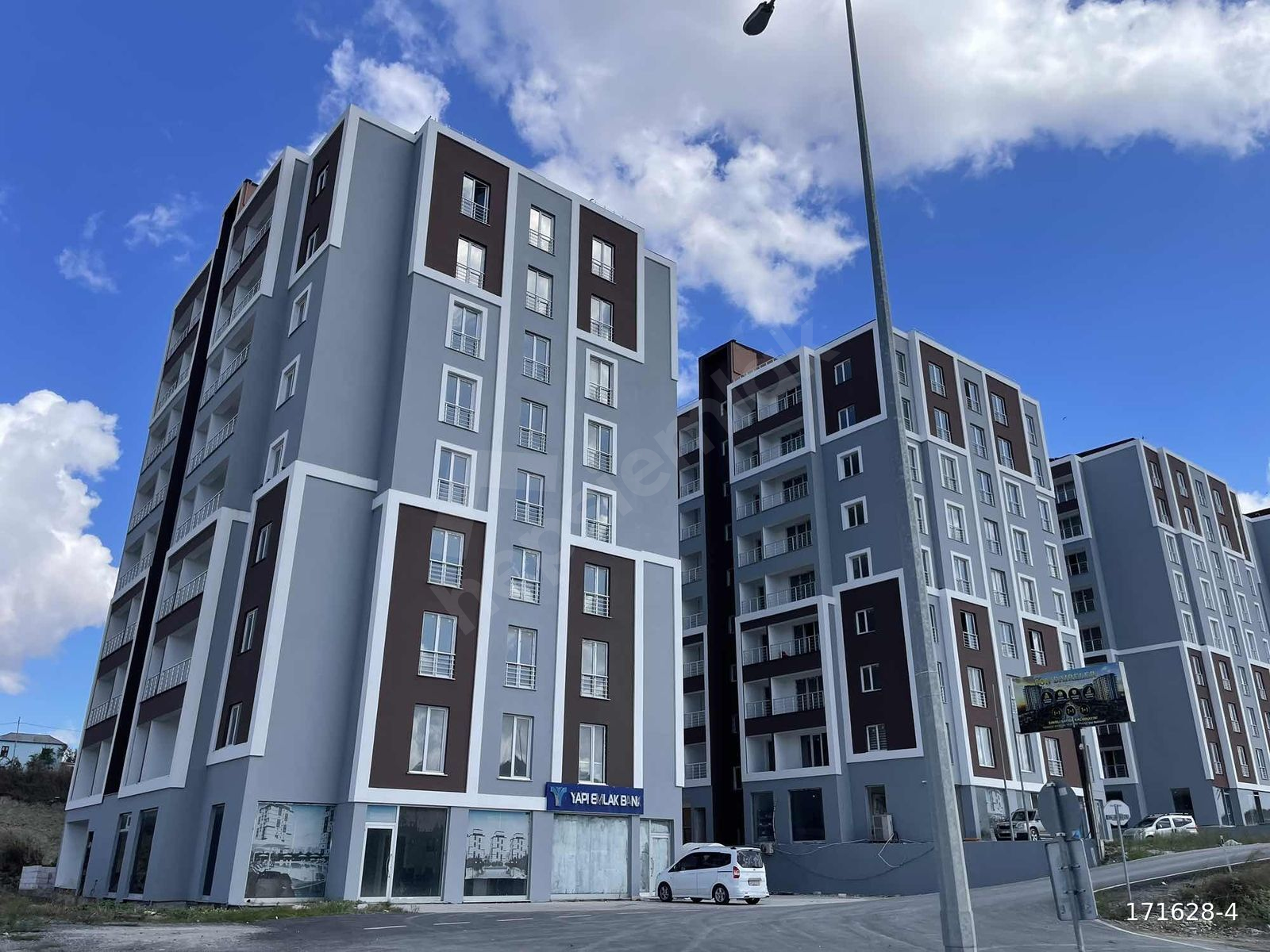 Bahçeşehir'e komşu Akkent-2 sitesinde 3+1 Satılık Daire