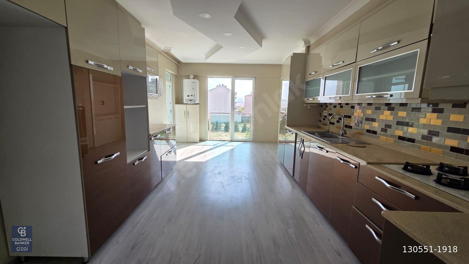CB ÇİZGİ YENİŞEHİR HAMAM SOKAĞI CADDE CEPHE 230M2 3.KAT KİRALIK 4+1