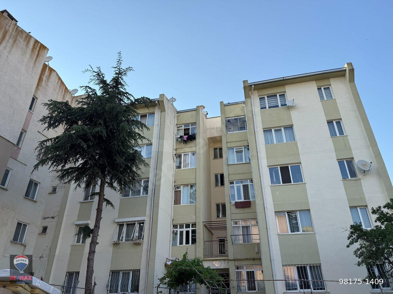 GÖÇMEN EVLERİ'NDE SATILIK 2+1 DAİRE