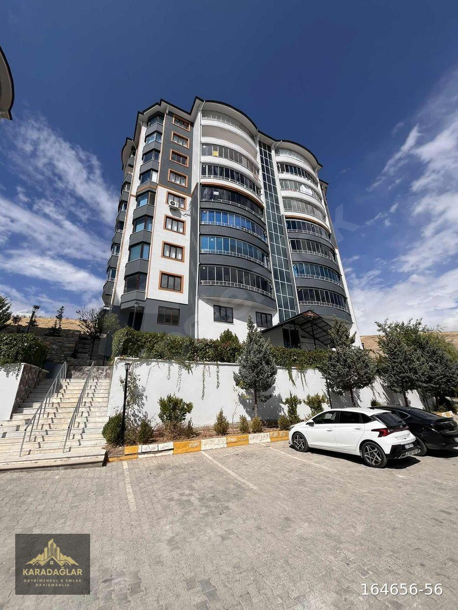 CUMHURİYET MAHALLESİ OSMANLI KONAKLARINDA 4+1 SATILIK DAİRE