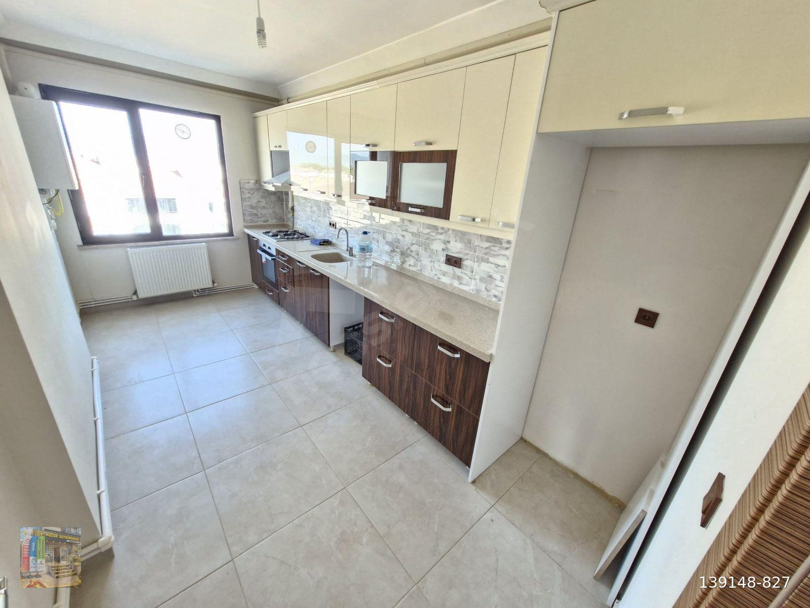 CADDE ÜZERİ KULLANIŞLI 2+1 DOĞALGAZLI KİRALIK GENİŞ DAİRE