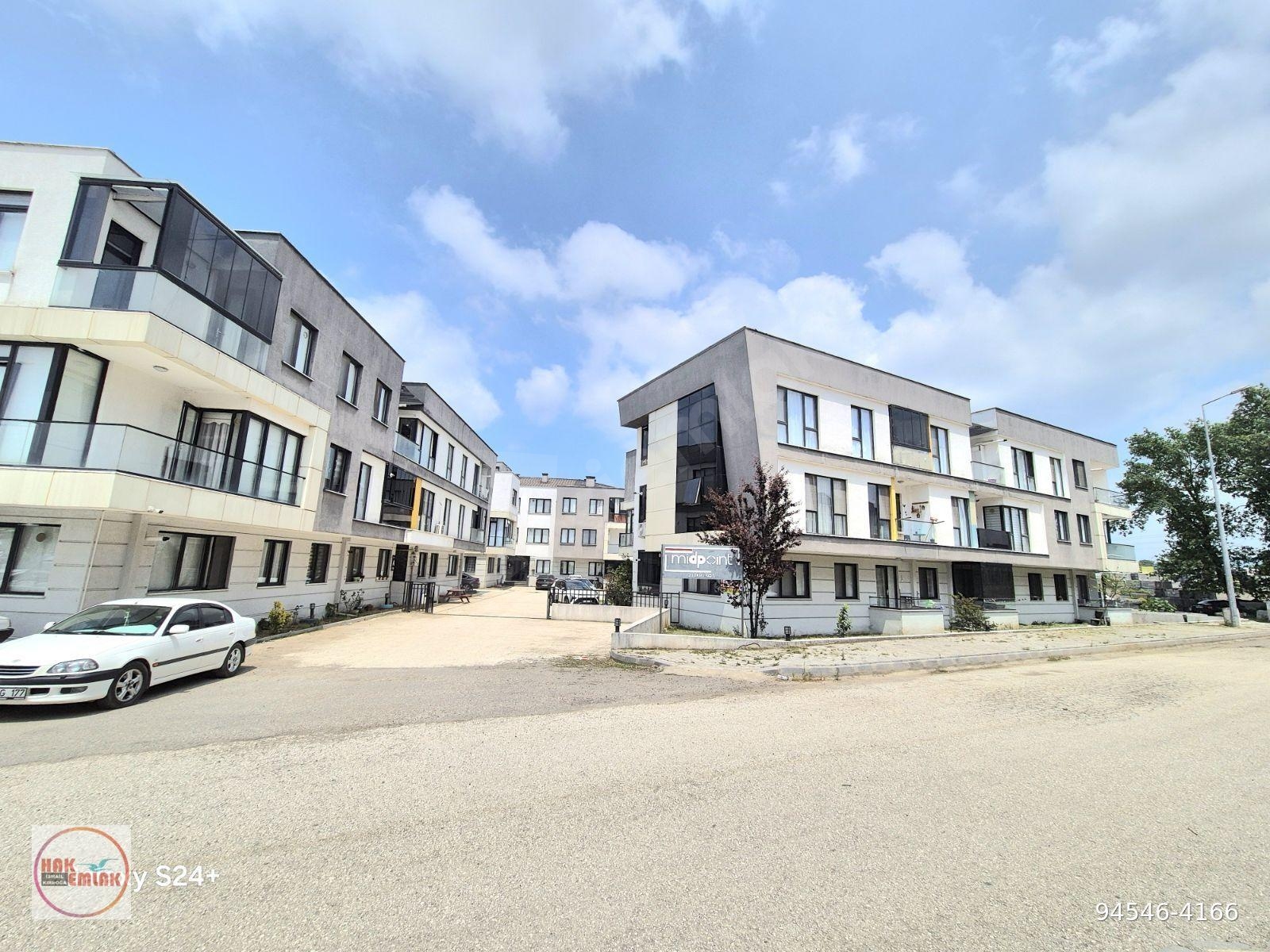 Hak Emlaktan Çavuşlar Mahallesinde Site İçinde Kiralık 3+1 Daire