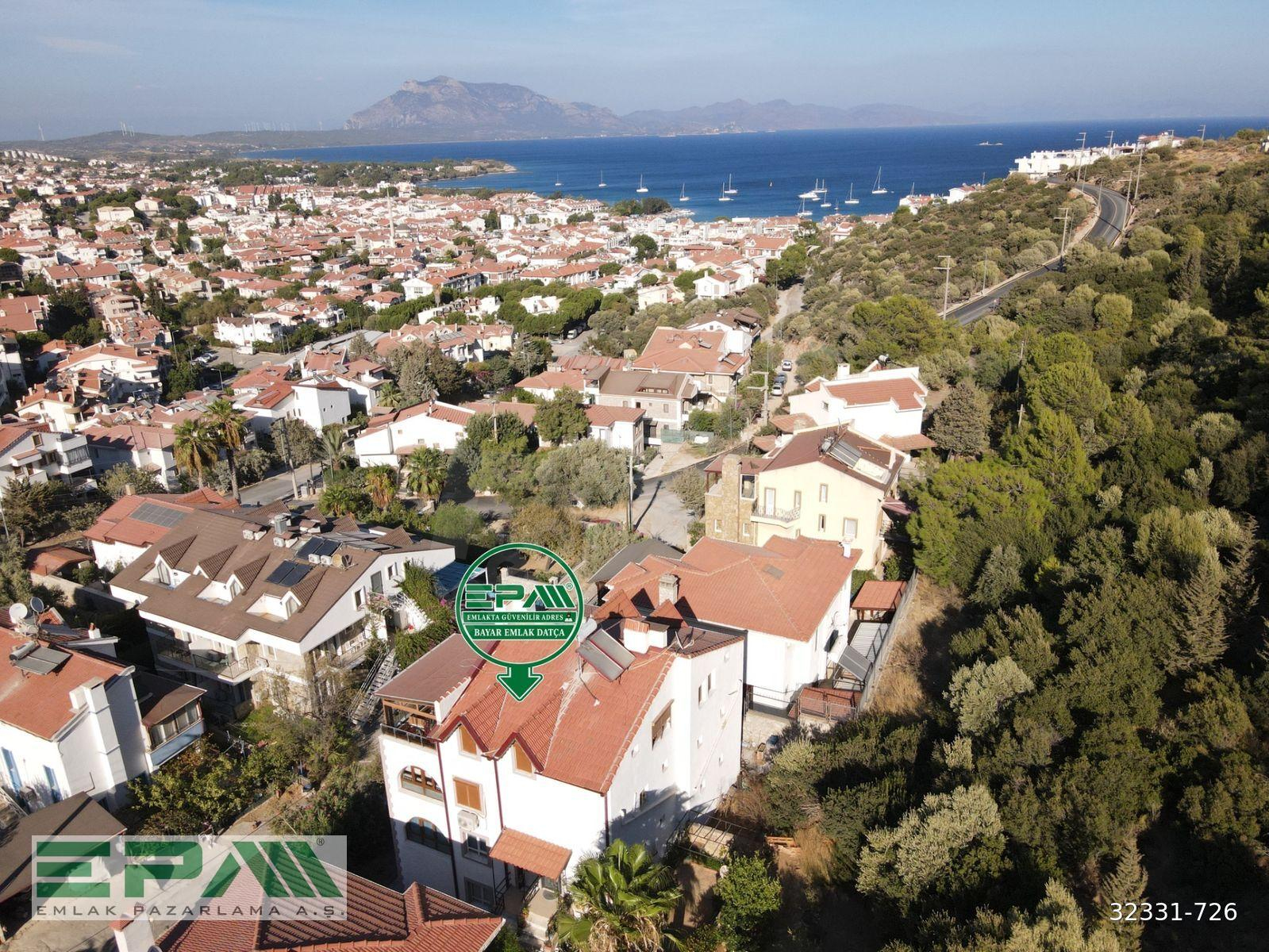 EPA DATÇA'DAN MERKEZDE BAHÇELİ DENİZ MANZARALI 3+1 DUBLEKS DAİRE