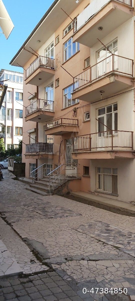 İSTİKLAL MAH.2+1 SOBALI 100 M2 DAİRE AİLEYE KİRALIKTIR.