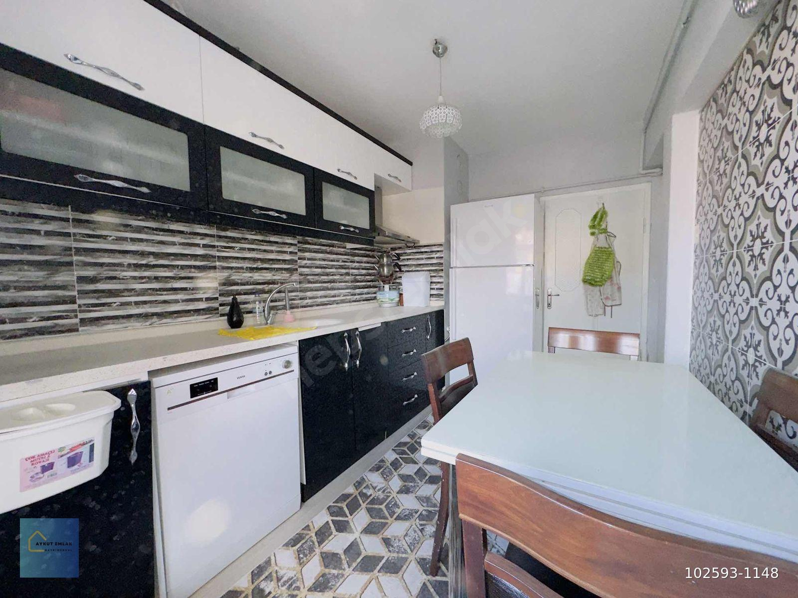 AYKUT EMLAKTAN MERKEZDE ORTA KATTA SATILIK DAİRE