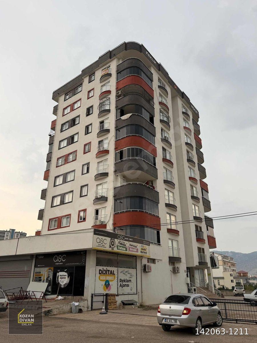 KOZAN DİVAN EMLAK'TAN SAĞLIK MESLEK LİSESİ ARKASI GENİŞ 4+1