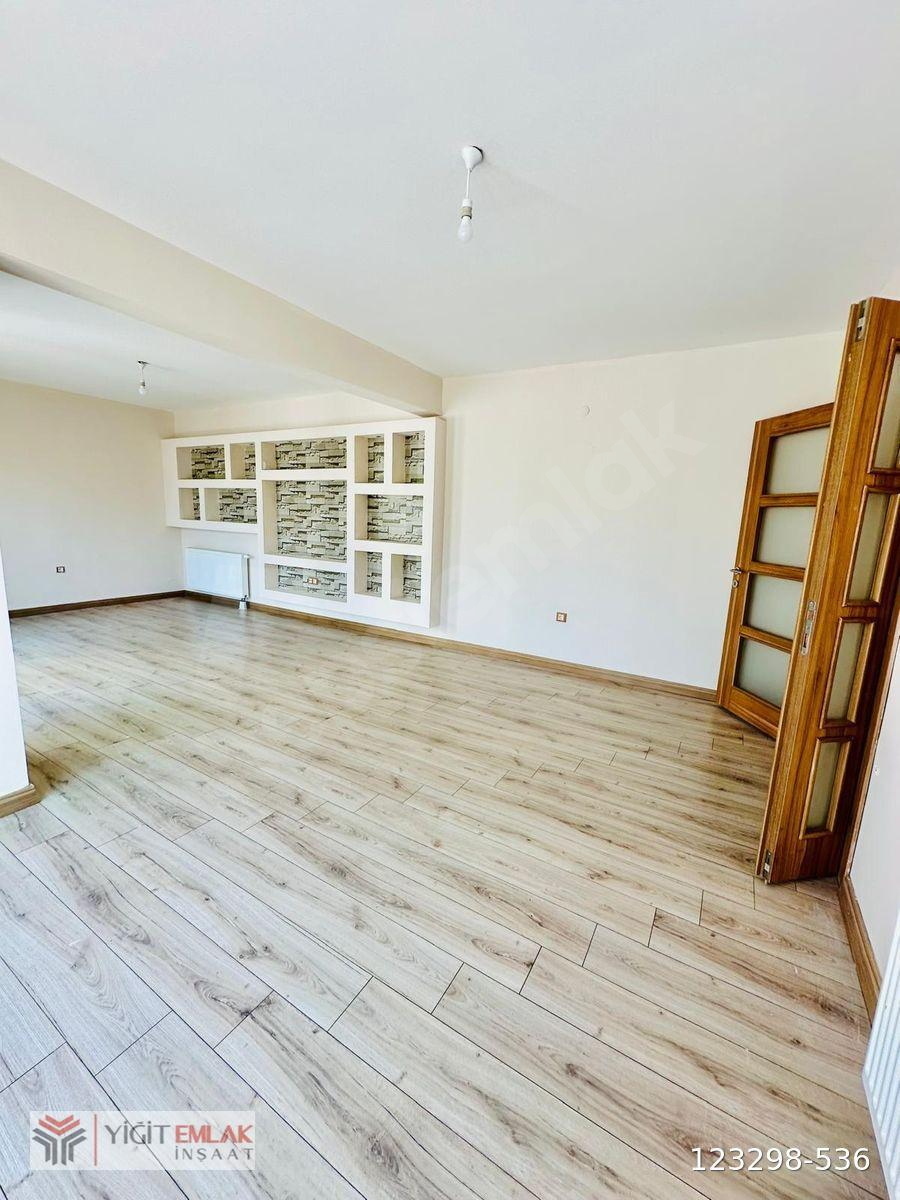 YİĞİT EMLAKTAN CAMİ MEYDANINDA KİRALIK 3+1 DAİRE