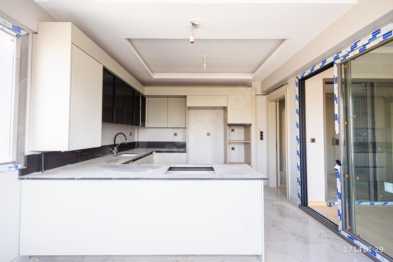 GRAND GYO| ZÜMRÜT'TE A KALİTE CADDE ÜSTÜ SIFIR LÜKS 3.5+1 DAİRE