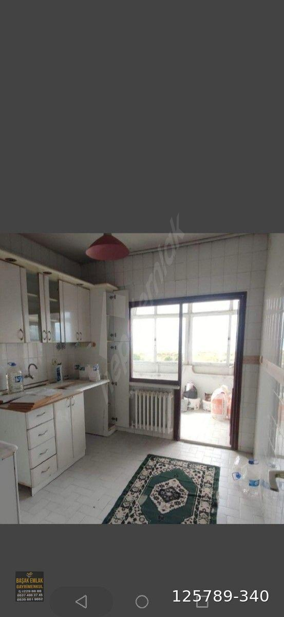 Fatih mahallesinde 3+1 135 metre kare doğalgazlı site içeriside asansörlü satılık daire