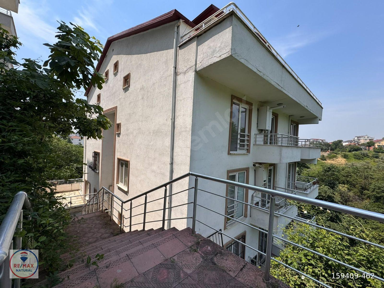 GÖLCÜK YENİ MAHALLEDE,4+1 BAHÇE DUBLEKS SATILIK DAİRE