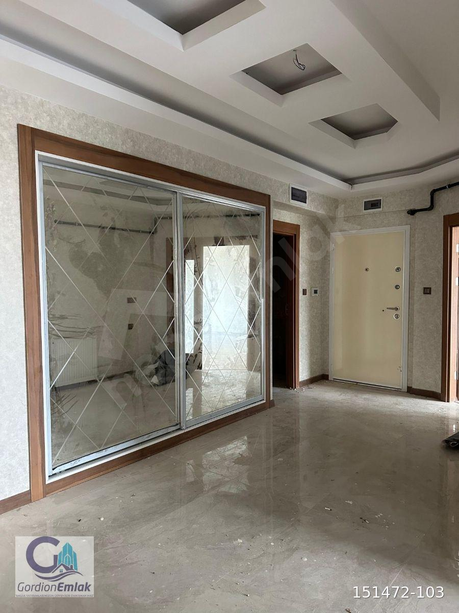 GORDİON EMLAK'TAN ŞEHİTLİK MAHALLESİ 4+1 FULL+FULL YAPILI MÜKEMMEL KONUMDA