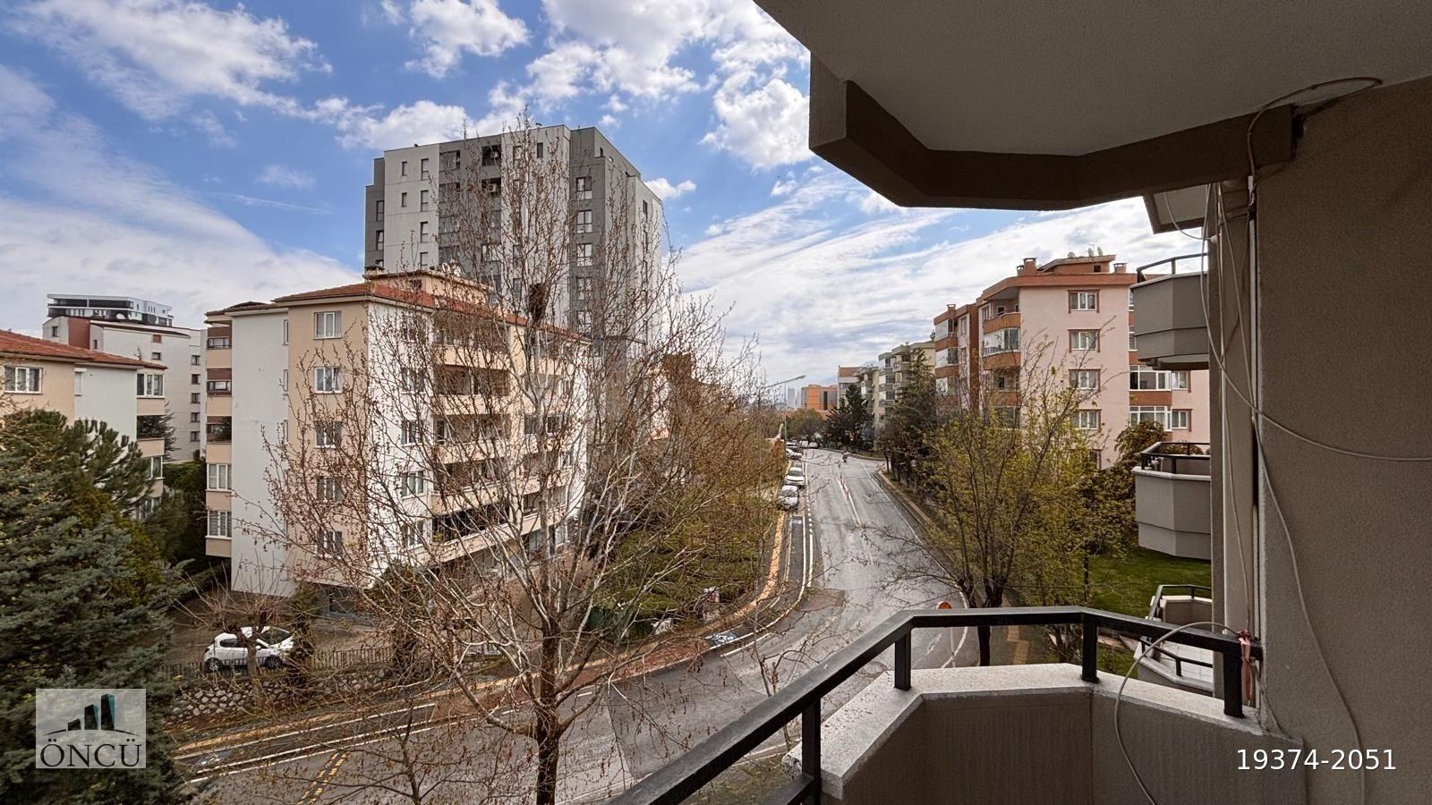 BARIŞ MAHALLESİ MURAT SİTESİNDE METROYA YAKIN 3+1 ARAKAT DAİRE