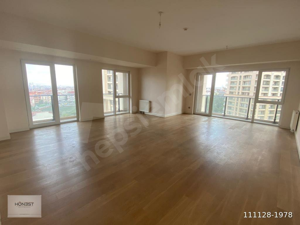 KİPTAŞ VENEZİA MEGA'DA KİRALIK 4+1 BOŞ BALKONLU TEMİZ OTURUMA HAZIR DAİRE