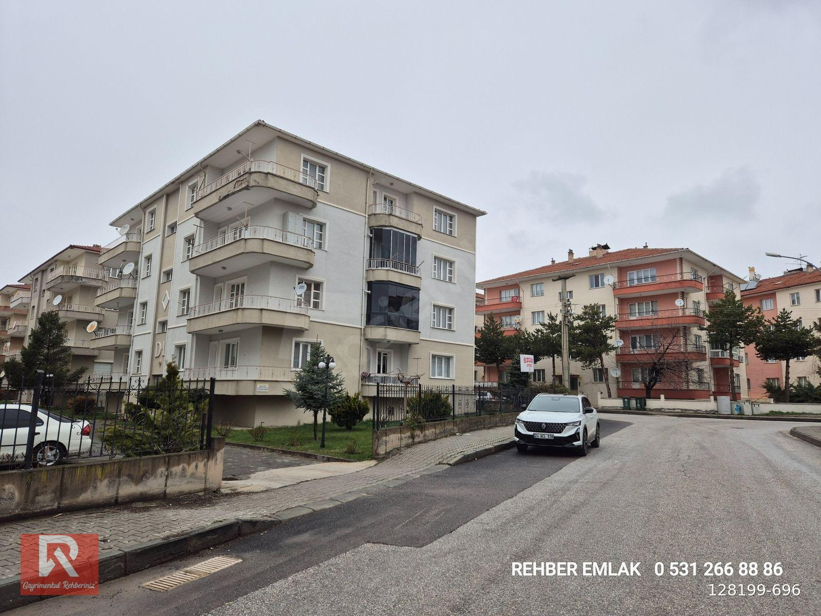 REHBER EMLAK ERGENEKON MAH.ÖZCAN SİTESİNDE 170 M2 4+1 DAİRE 4KAT