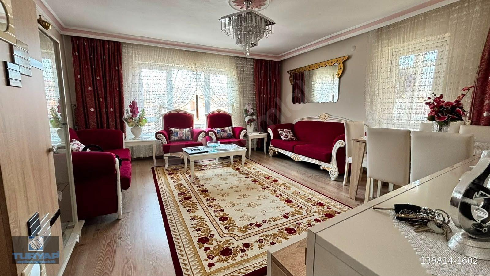 İNCİRLİ REFİK SAYDAM CADDESİ' NE BİR SOKAK 3+1 BAGIMSIZ SALON