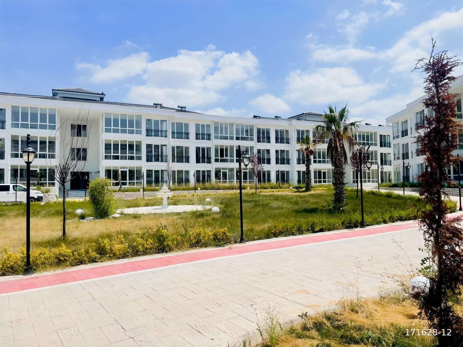 Sapanca Ünlüce'de Peyzaj Cepheli Sıfır Lüks 3+1 Daire