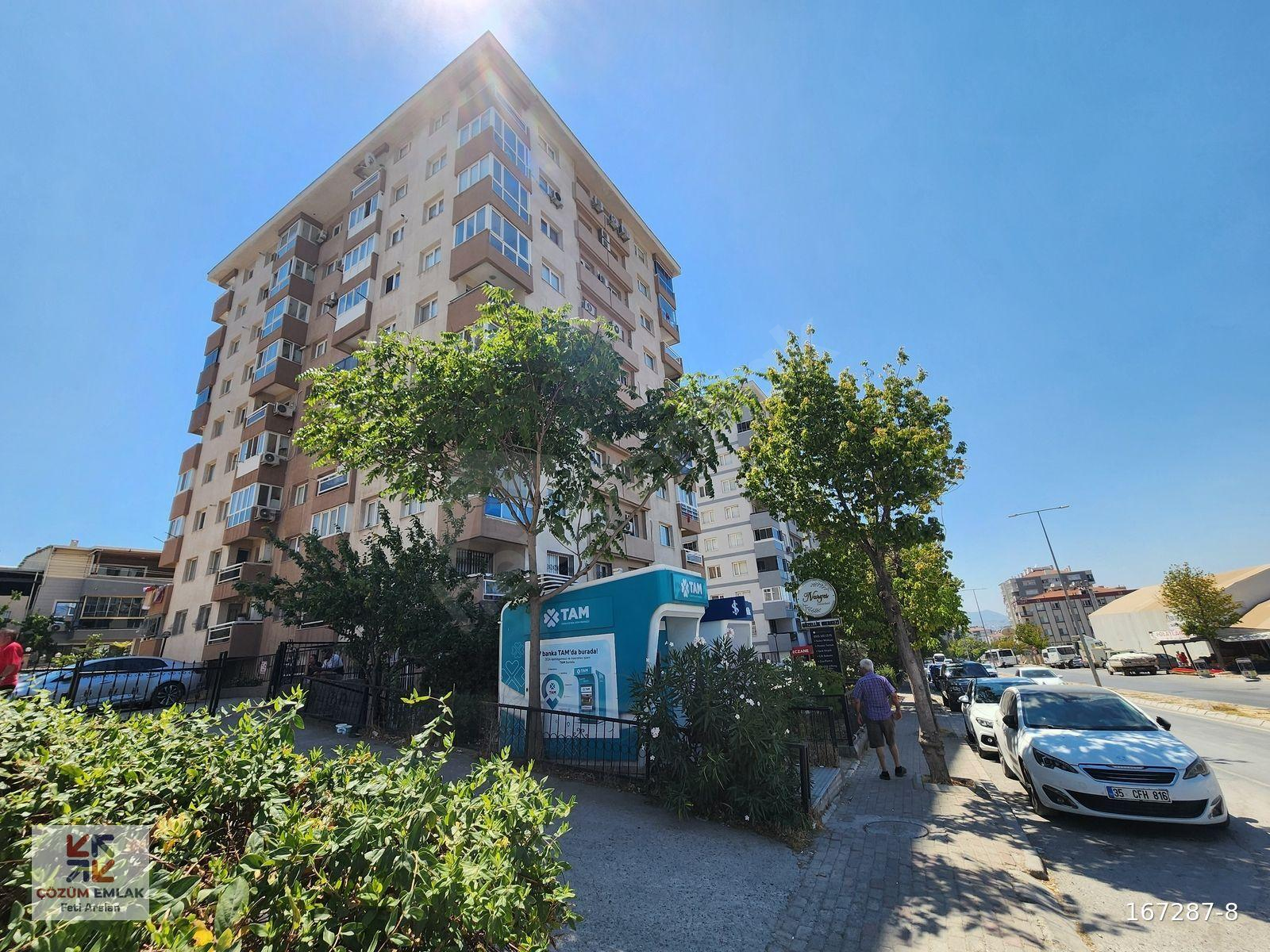 Buca Özel Tınaztepe Hast. Yakın Cadde Üstünde Masrafsız Kombili 3+1 Tutun Hemen Taşının.