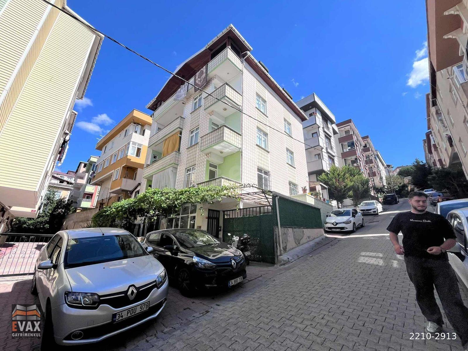 KAYIŞDAĞI MAHALLESİNDE GENİŞ KULLANIŞLI ÇİFT BALKONLU 3+1 DAİRE