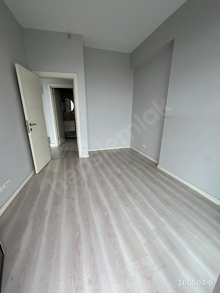 BATIŞEHİRDE YÜKSEK KATTA SATILIK 1+1 DAİRE