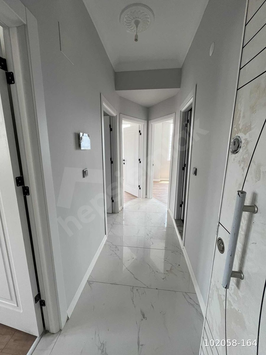 ÖZKAYA EMLAK'tan 8 KATLARDA SATILIK 2+1 ARAKAT DAİRE