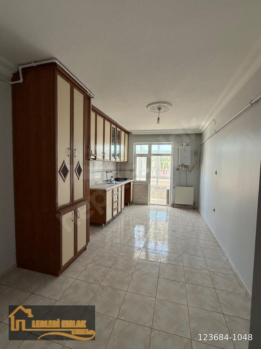 ÇORUM MERKEZDE BAHÇELİEVLER ETİ LİSESİ YAKINI 3+1 GENİŞ 145 M2 SATILIK ARA KAT DAİRE