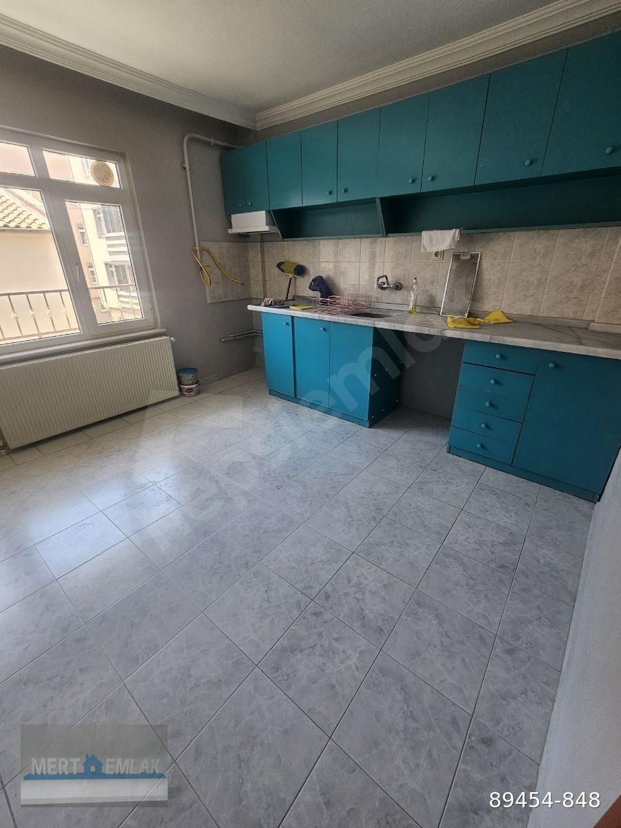 MERT EMLAK'TAN ÇINARLI'DA KİRALIK 2+1 DAİRE