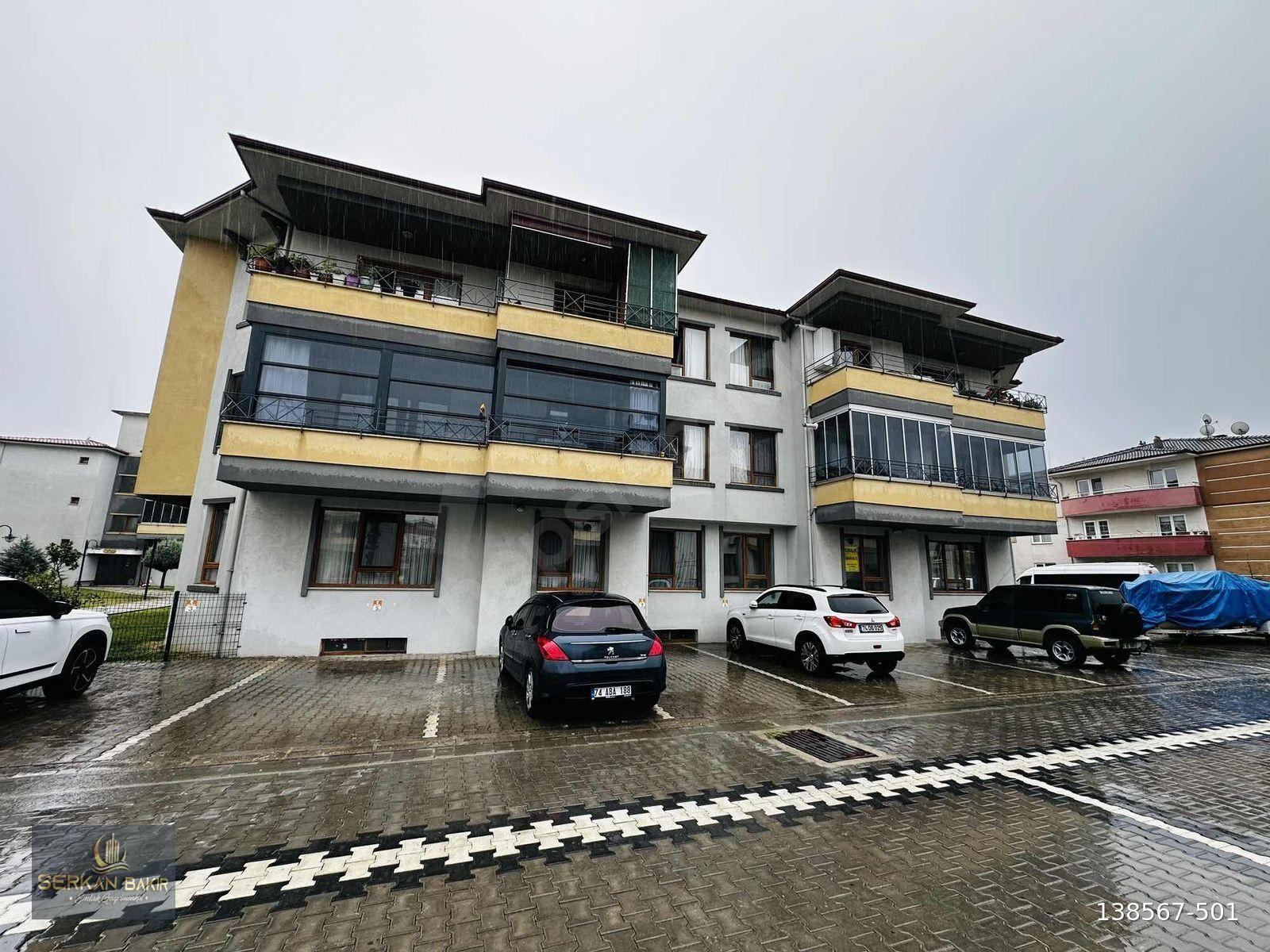 MERKEZ GÖLBUCAĞI SİTE İÇİNDE KİRALIK 3+1 DAİRE YÜKSEK GİRİŞ KAT