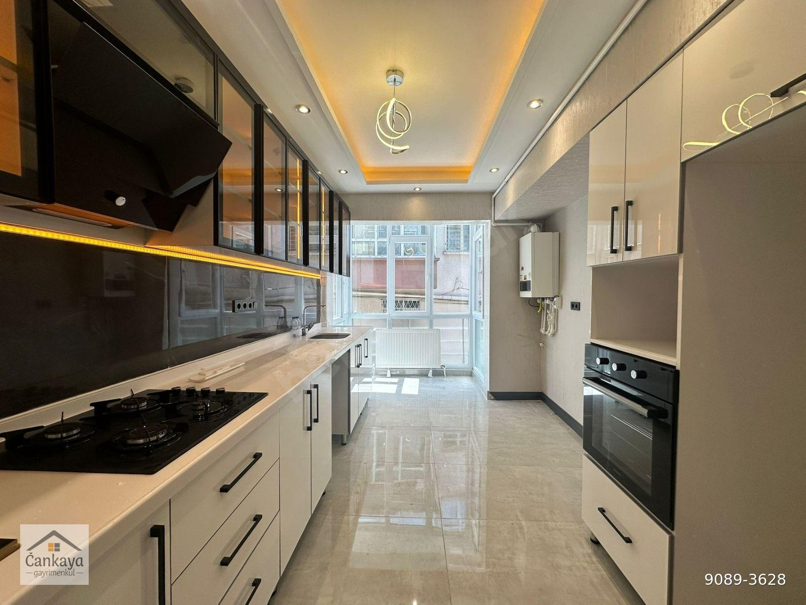 ÇANKAYA GAYRİMENKULDEN DİKMEN CADDESİNDE ÇETİN EMEÇ YAK.ARA KATTA ULTRA LÜX 3+1+2-BANYOLU OTOPARKLI