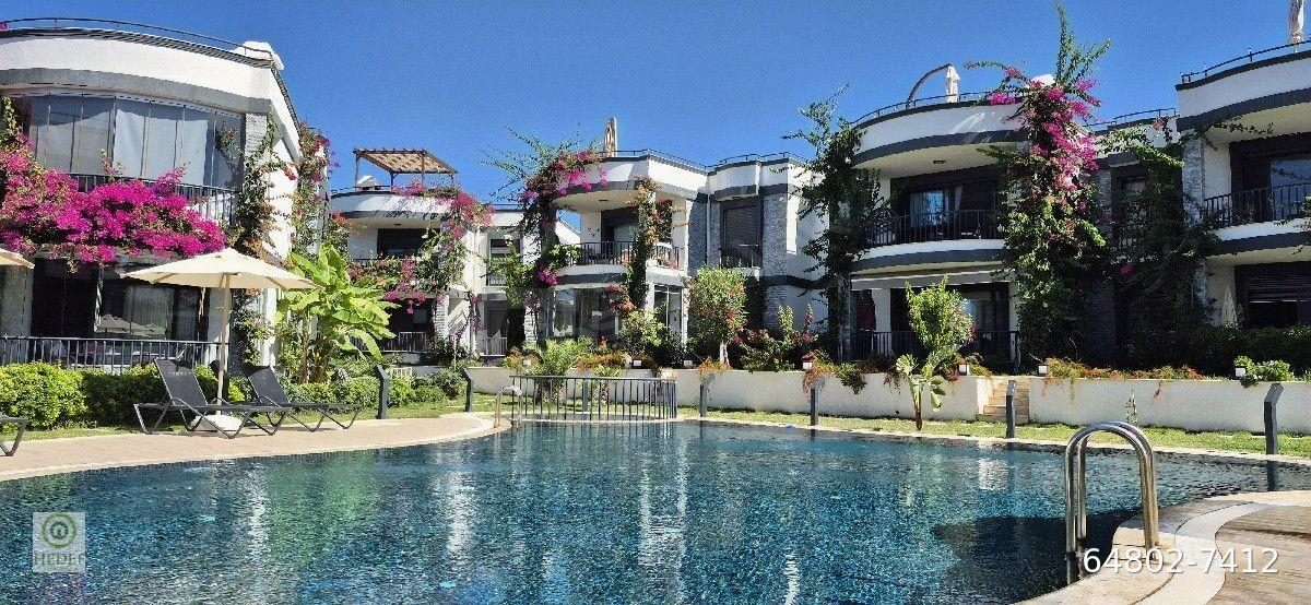 BODRUM BAHÇELİEVLER’DE DENİZE 50 ADIM HAVUZLU SİTEDE BAHÇE KATI 2+1
