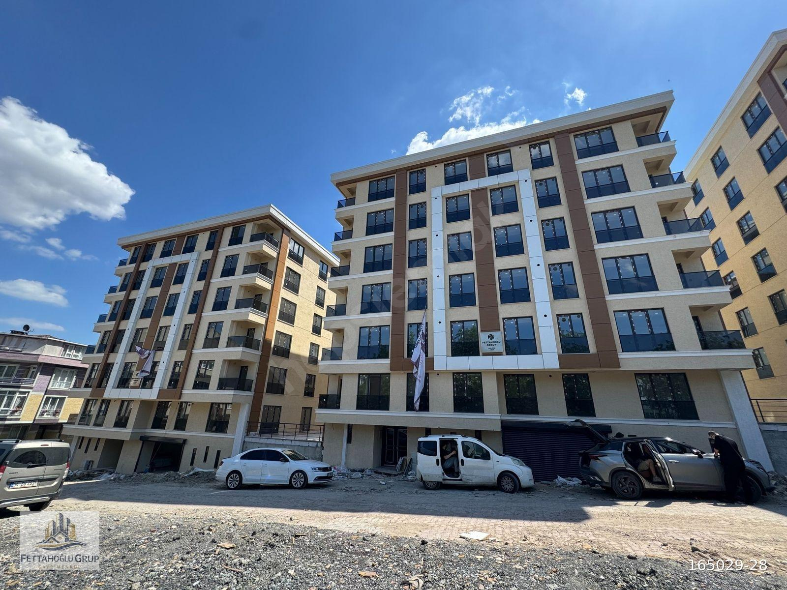 KOCASİNAN MERKEZDE KAPALI OTOPARK BUTİK SİTE 2+1 EBV .BANYOLU