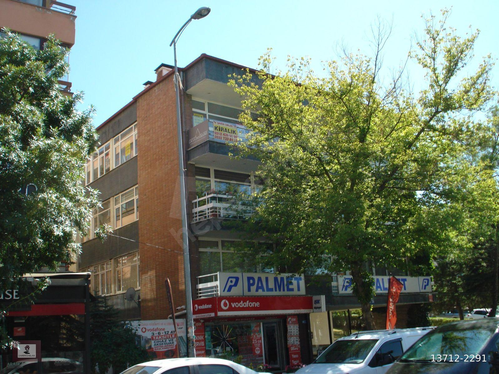 **ŞAHİN EMLAK'TAN 2+1 BAKIMLI,KOMBİLİ,HOŞDERE CADDESİNDE,İŞ BANKASI EVLERİ,ÖN CEPHE,ATA KULE YAKINI*