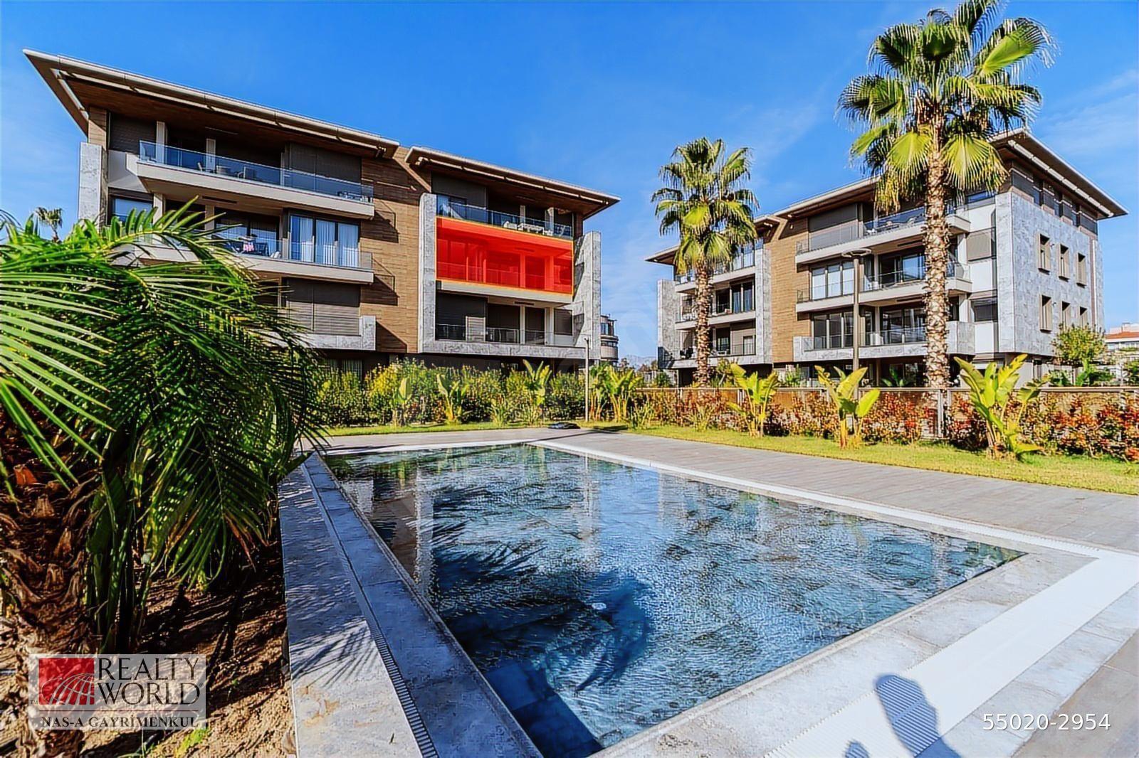 ÖZPINARLAR CASA STELLA'DA 4+1 ARA KATTA SATILIK DAİRE