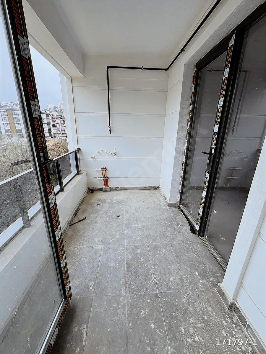 TRAMVAYA YAKIN GENİŞ ÖNÜ AÇIK FIRSAT 1+1 DAIRE