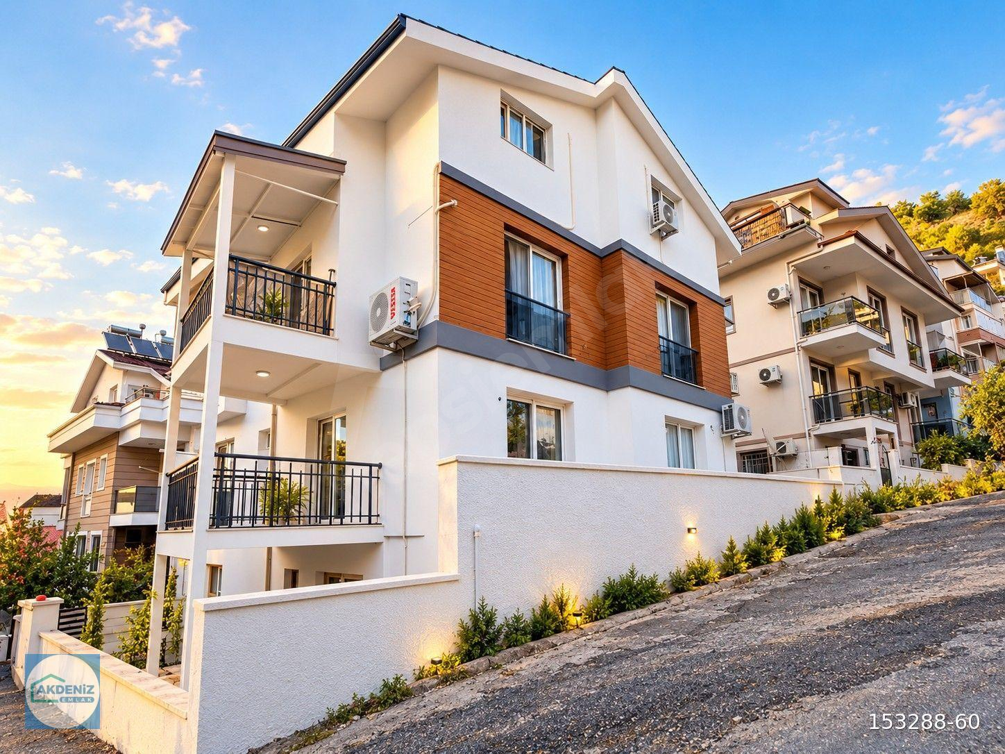AKDENİZ EMLAK'DAN Taşyaka Merkezde Hemen Taşınmaya Uygun 2+1 Kiralık Daire